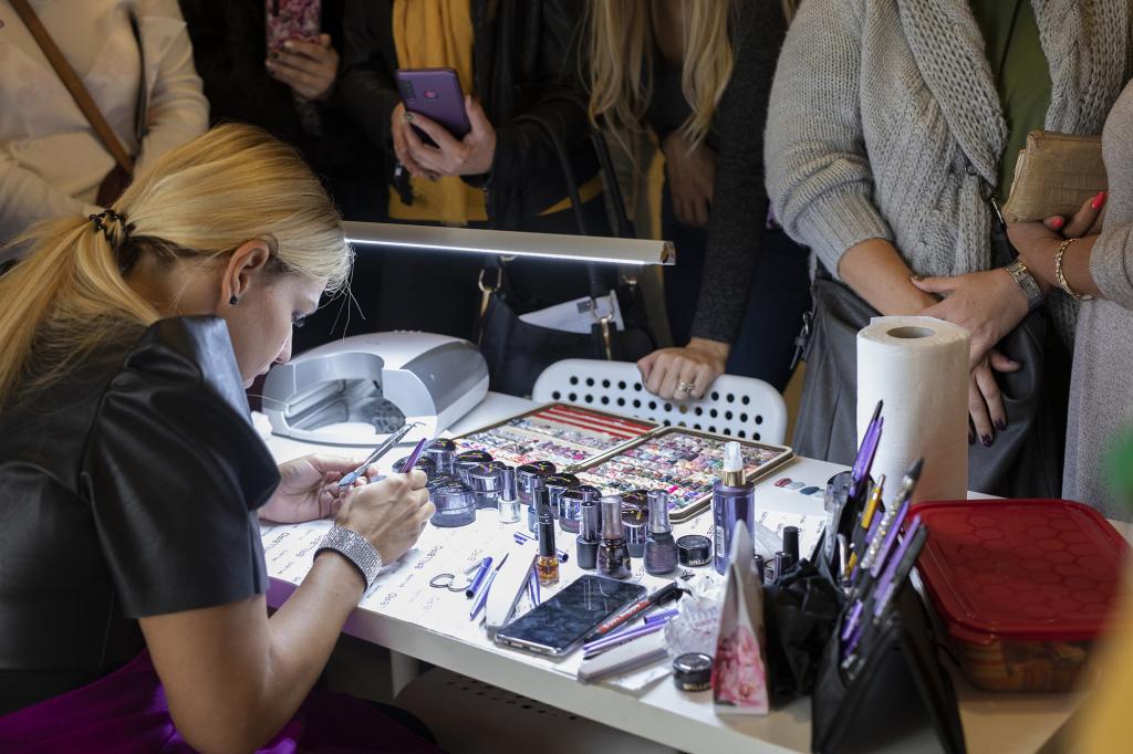 Online és offline műkörmös tanfolyam