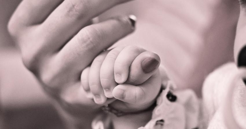 Anyukák műkörömmel Anyukák műkörömmel